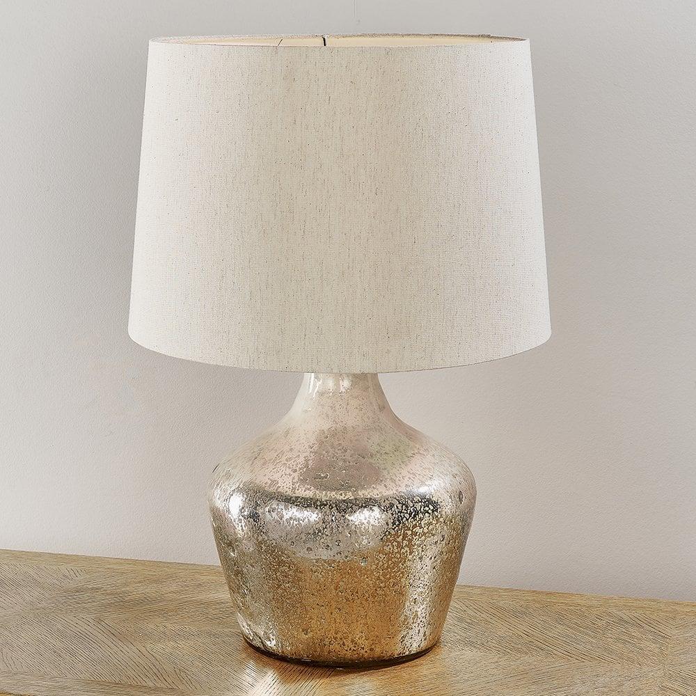 kalasszikus ezust asztali lampa nagymeretu lamparnyo mediterran elegans polgari nappali haloszoba komod vilagitas patinas regies rusztikus lameridiana lakberendezes.jpg